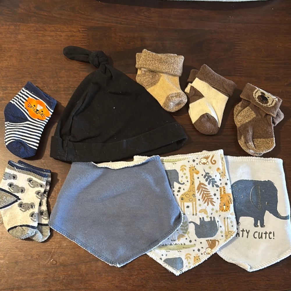 Baby Bundle – 3 Bibs, 5 Pairs of Socks, 1 Hat 🍼🧦🧢 (0–6M)